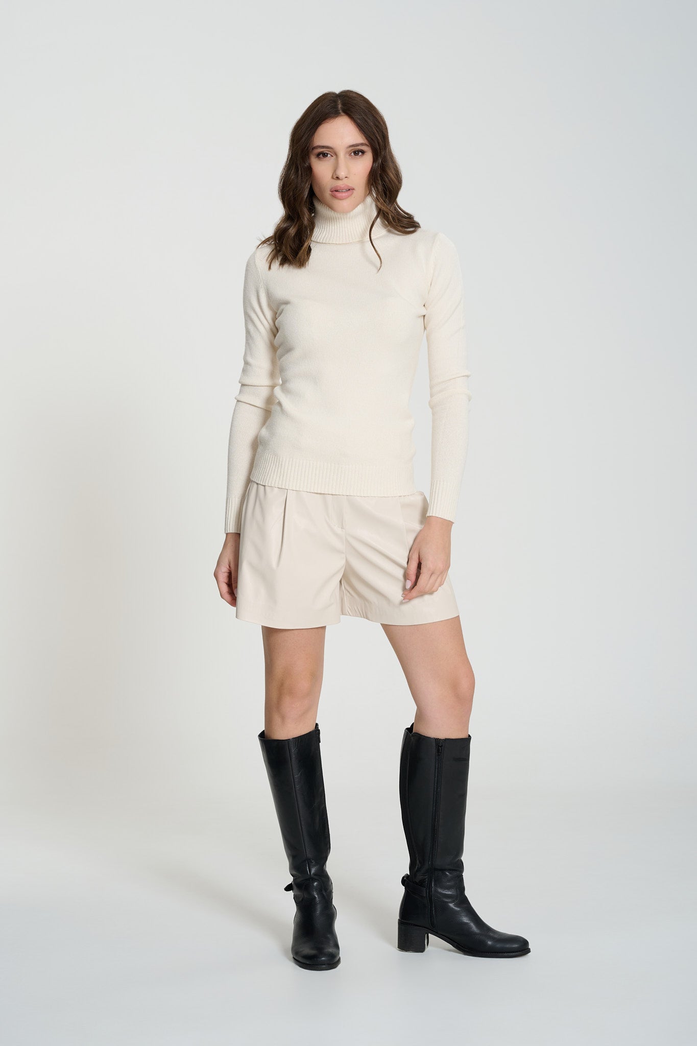CREAM ECO-LEATHER SHORTS, SIDNEY