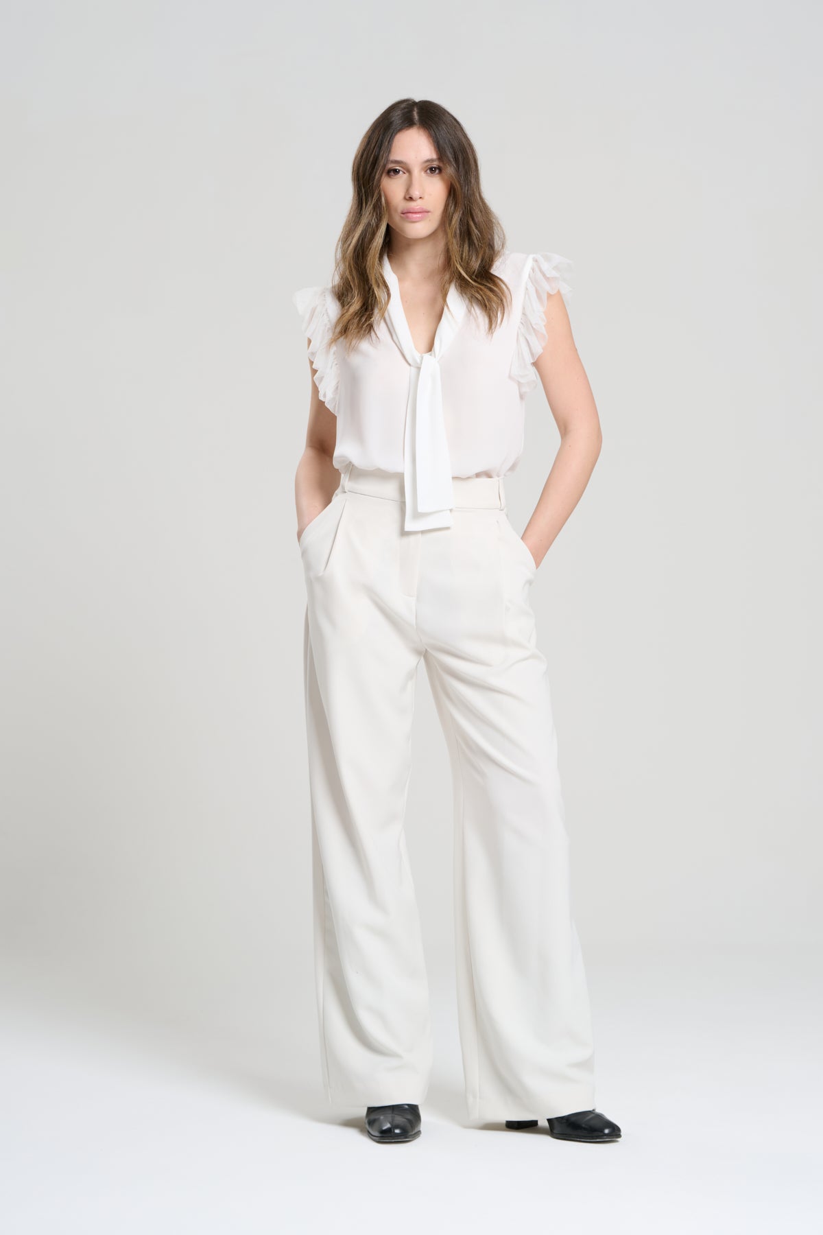 CAMICIA BIANCA CON VOLANT, CANNES