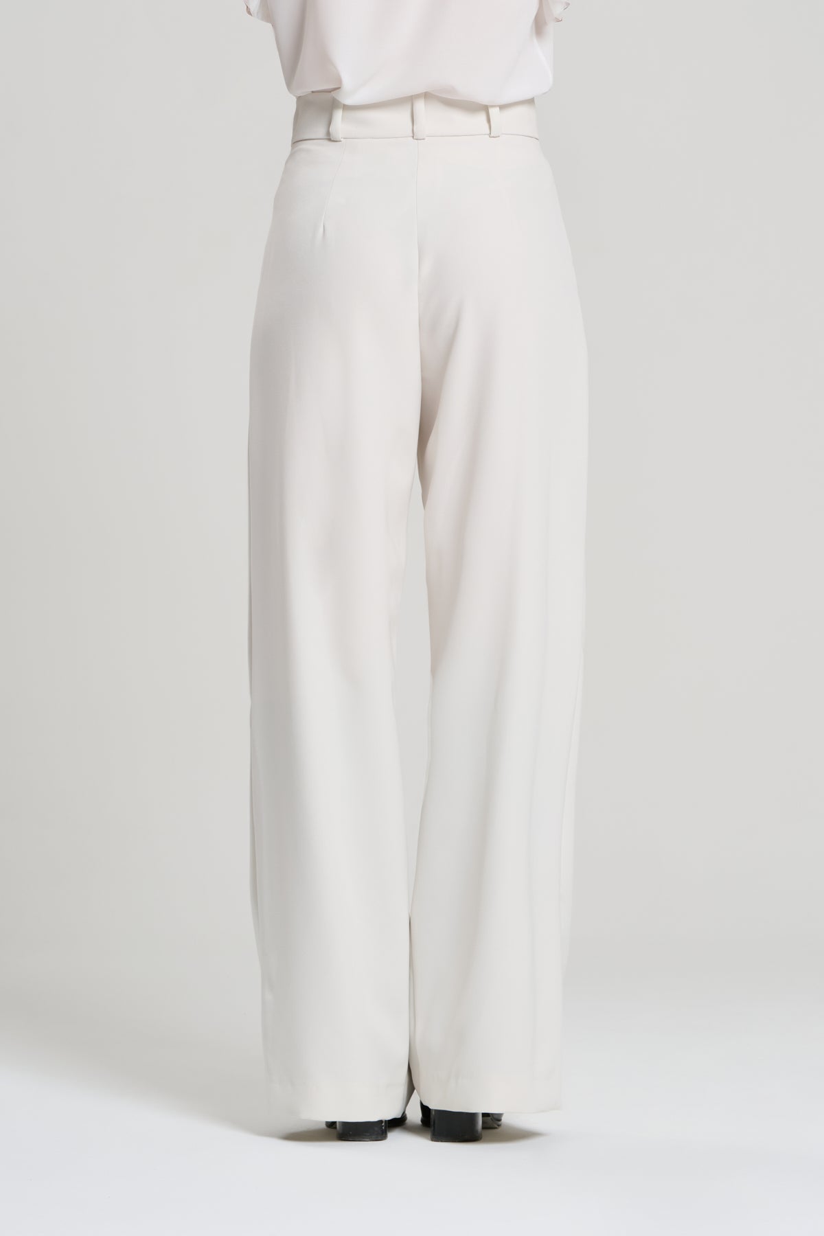 CHALK WHITE SUIT, TOKIO