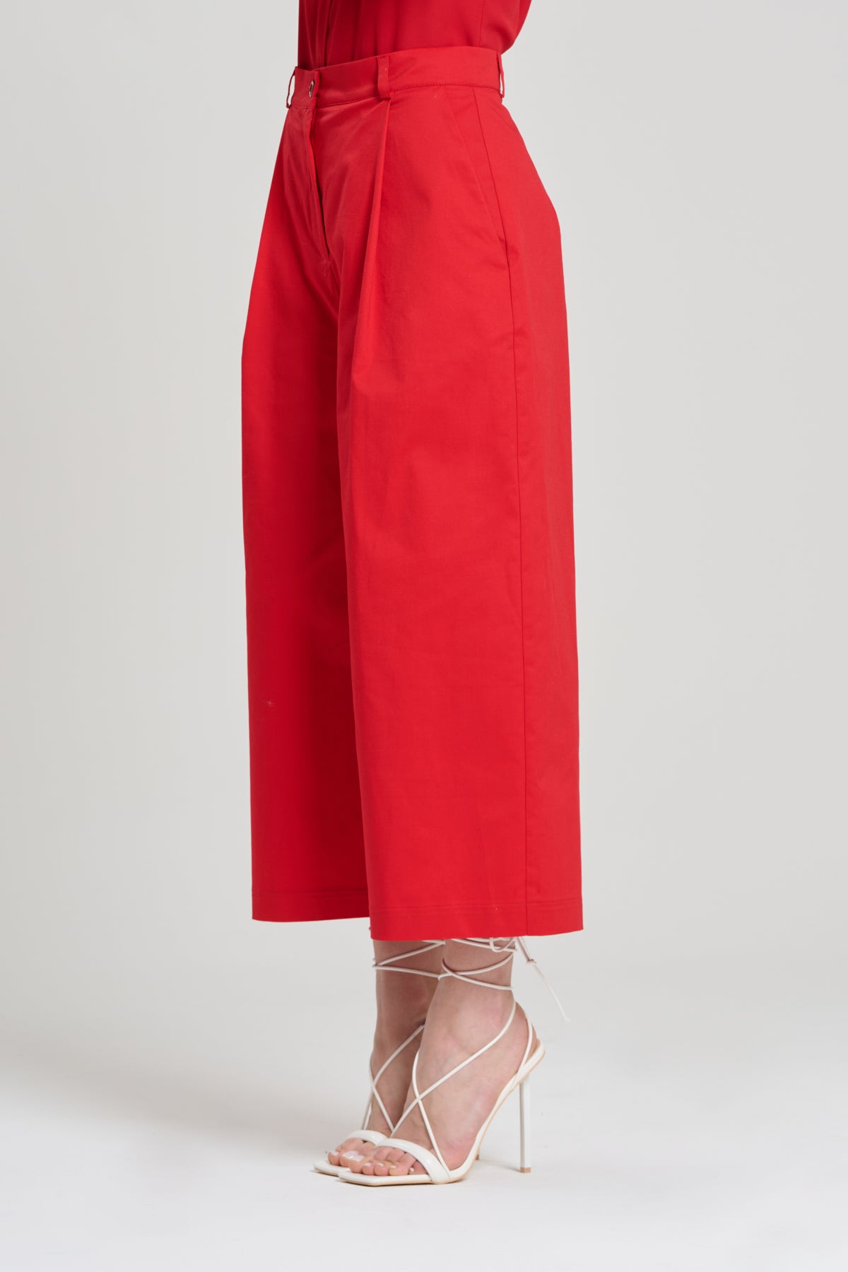 RED TROUSERS, PARIGI