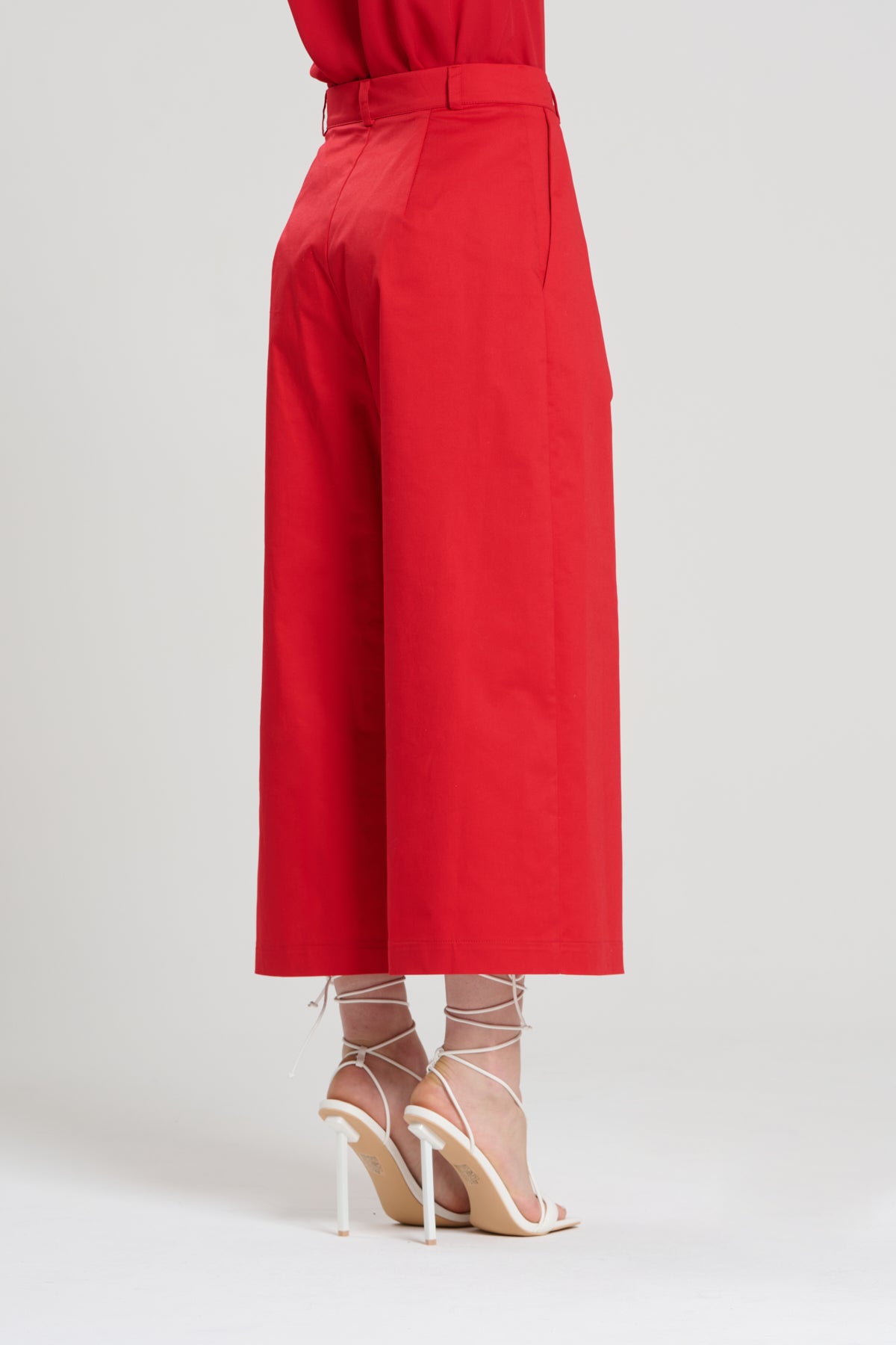 RED TROUSERS, PARIGI