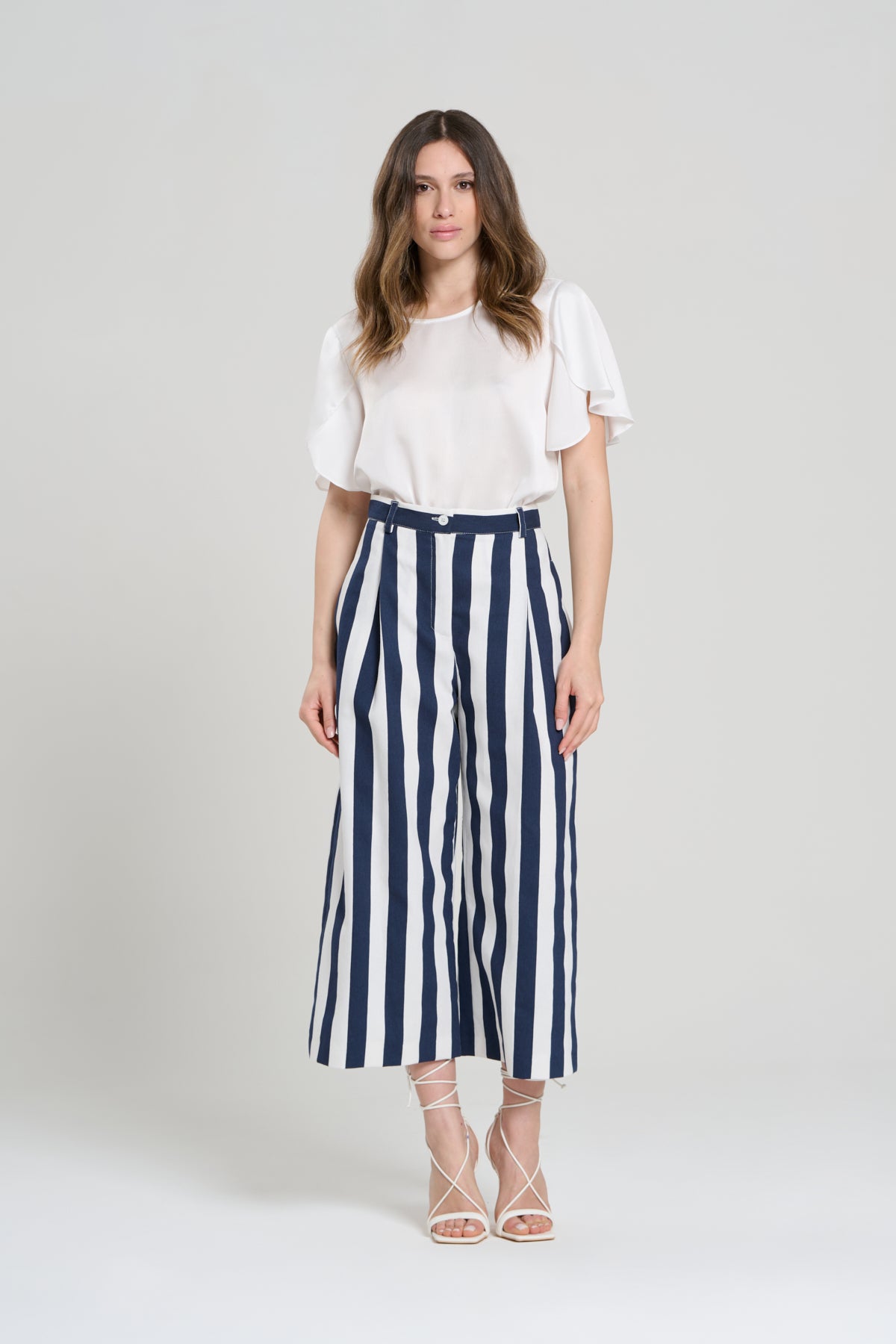 COMPLETO CON GILET A RIGHE BLU, TIRANA