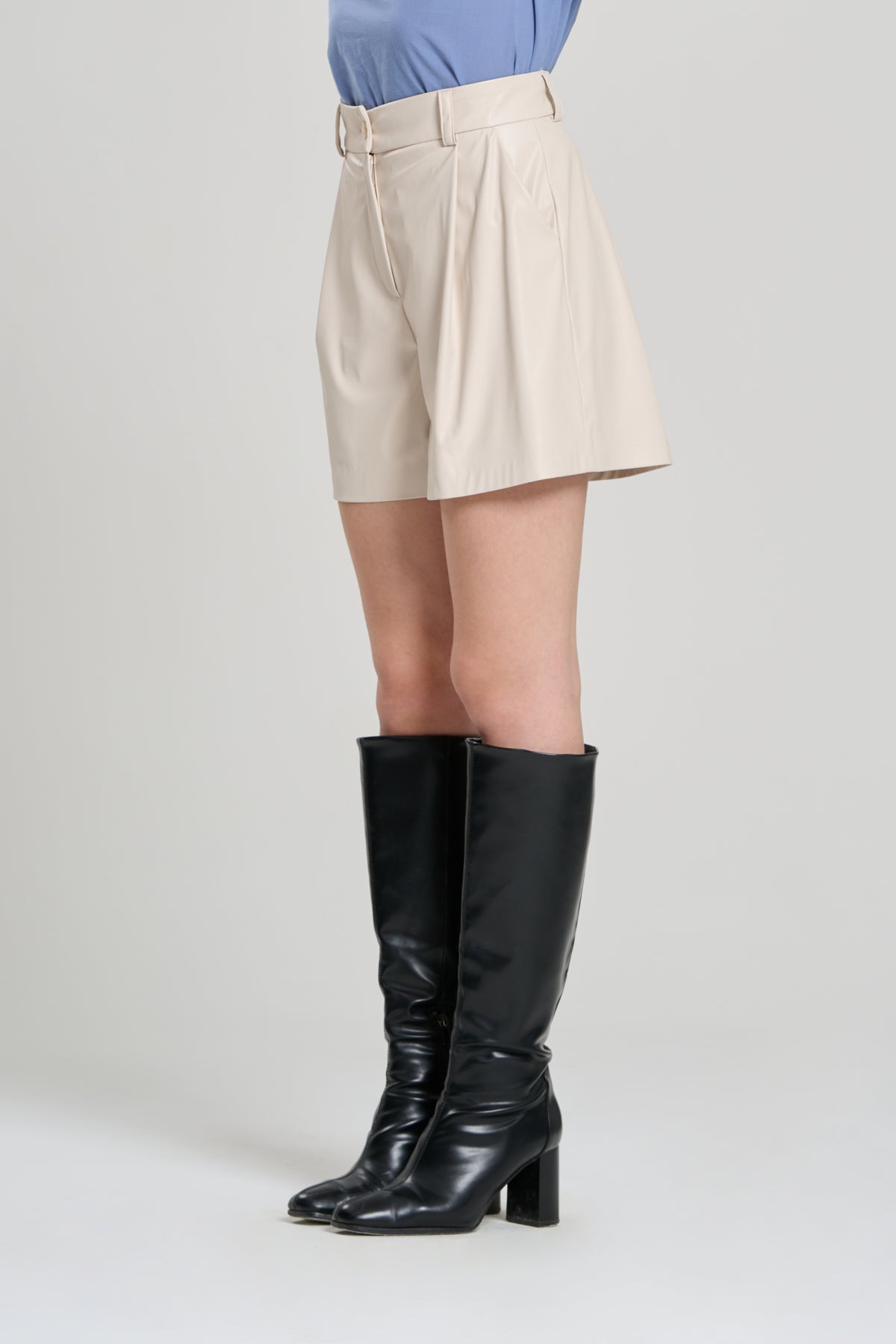 CREAM ECO-LEATHER SHORTS, SIDNEY