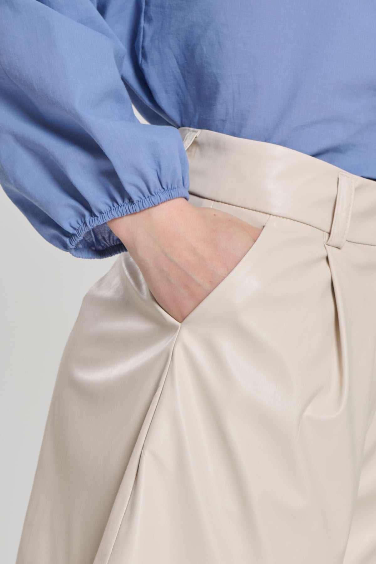 CREAM ECO-LEATHER SHORTS, SIDNEY