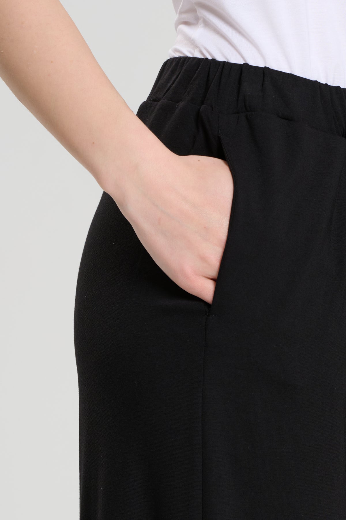 COMPLETO IN JERSEY NERO, TAIPEI