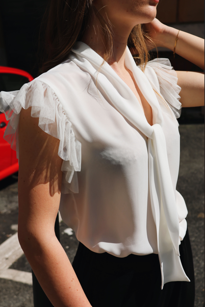 CAMICIA BIANCA CON VOLANT, CANNES 