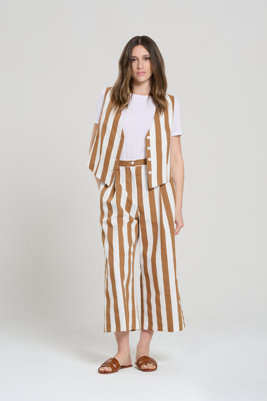 COMPLETO CON GILET A RIGHE CARAMELLO, TIRANA